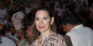 Η Όλγα Κεφαλογιάννη ποζάρει με τα δίδυμα παιδιά της σε ένα σπάνιο στιγμιότυπο