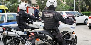 Αντρες της ομάδας ΔΙΑΣ στις μηχανές τους