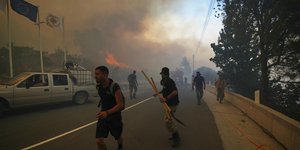 Κάτοικοι στο χωριό Όμοδος