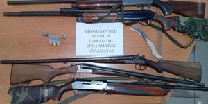 Τα όπλα που κατασχέθηκαν μετά τη σύλληψη του 67χρονου