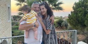 Ο Γιώργος Πατούλης με τη Νάνσυ Κοιλού και τον γιο τους