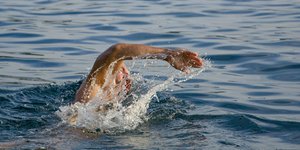 Μία από τις πλέον ενδιαφέρουσες νέες ταξιδιωτικές τάσεις είναι το slow swimming – μια... ήσυχη επανάσταση στον τουρισμό / SHUTTERSTOCK