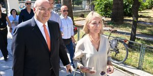 H Ζέττα Μακρή προσερχόμενη στα δικαστήρια Βόλου