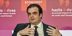 Ο Κυριάκος Πιερρακάκης στο συνέδριο του Economist