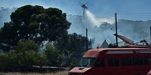 Eλικόπτερο επιχειρεί στο Κορωπί