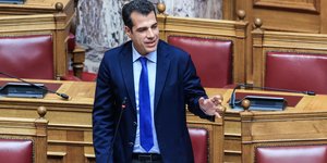 Ο Θάνος Πλεύρης στη Βουλή