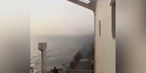 Εικόνα από το πλοίο Magic Seas μετά την επίθεση που δέχθηκε από τους Χούθι