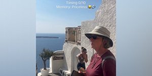  Τουρίστες καταστρέφουν ρομαντική πρόταση γάμου στη Σαντορίνη