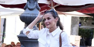 Γυναίκες άνω των 50: Τα 10 κομμάτια που πρέπει να έχετε στη βαλίτσα των διακοπών σας