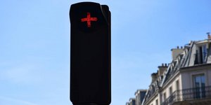 Tο παράξενο φανάρι με τον ελληνικό σταυρό