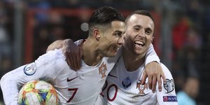 Ρονάλντο και Ζότα από παιχνίδι της Εθνικής αγκαλιά