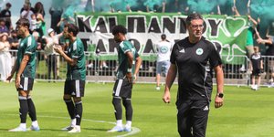 Ο προπονητής του Παναθηναϊκού, Ρουί Βιτόρια σε φιλικό προετοιμασίας της ομάδας
