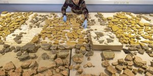 Χιλιάδες κομμάτια από μια ρωμαϊκή έπαυλη περιμένουν να μπουν στην θέση τους / Museum of London Archaeology