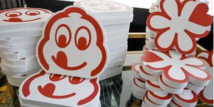 Τα βραβεία Bib Gourmand αποτελούν μια ιδιαίτερη διάκριση στον κόσμο της γαστρονομίας, προσφέροντας μια διαφορετική οπτική από τα πιο διάσημα αστέρια Michelin / SHUTTERSTOCK