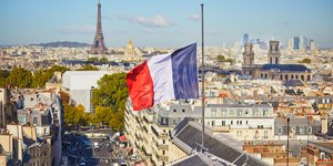 Επτά Νομπελίστες οικονομολόγοι καλούν τη γαλλική κυβέρνηση να υιοθετήσει φόρο κατά των πολύ πλούσιων	