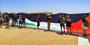 Διαδηλωτές στη Σύρο δεν άφησαν Ισραηλινούς τουρίστες να αποβιβαστούν στο νησί