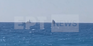 Στιγμιότυπο από βίντεο της ΕΡΤ που απεικονίζει το βυθιζόμενο σκάφος της Frontex