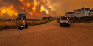 Φωτιά στη Σμύρνη