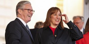 Ο Βρετανός πρωθυπουργός Κιρ Στάρμερ και η υπουργός Οικονομικών, Ρέιτσελ Ριβς 