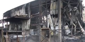 «Στάχτη» έγινε το εργοστάσιο πλαστικών στα Μέγαρα