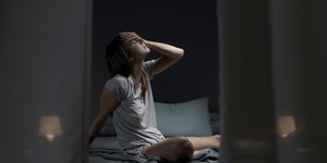 Ξυπνάτε κάθε βράδυ γύρω στις 3:00; Δείτε τι προσπαθεί να σας πει το σώμα σας, σύμφωνα με διατροφολόγο