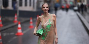 Καλεσμένη σε γάμο; Αυτά είναι τα 12 τσαντάκια που θα ολοκληρώσουν το look σου