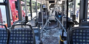 Εικόνα από το λεωφορείο μετά από τη σύγκρουση στη Βούλα