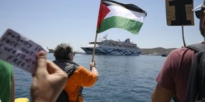 Διαδηλωτές εμπόδισαν στη Σύρο την αποβίβαση Ισραηλινών από κρουαζιερόπλοιο