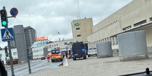 Ασθενοφόρα έξω από εμπορικό κέντρο στο Τάμπερε