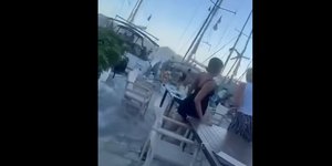 Η στιγμή που προκλήθηκε αναστάτωση στο λιμάνι της Αγίας Κυριακής