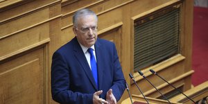Τακης Θεοδωρικακος στη Βουλή