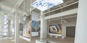 Άποψη της έκθεσης «Τοπόσημα Διασύνδεσης» στο Πρώην Δημόσιο Καπνεργοστάσιο