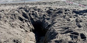 Η τρύπα στην οποία βρήκε τραγικό θάνατο ο 17χρονος σε παραλία της Ιταλίας