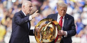 O πρόεδρος των ΗΠΑ Ντόναλντ Τραμπ με τον πρόεδρο της FIFA Τζιάνι Ινφαντίνο
