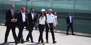 Ο Ντόναλντ Τραμπ και το επιτελείο του στη φυλακή του Αλκατράζ