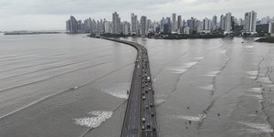 Τα κύματα από το τσουνάμι από τον σεισμό 8,8R δεν έχουν διακόψει την κυκλοφορία σε αυτοκινητόδρομο του Παναμά