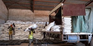 Τόνοι ανθρωπιστικής βοήθειας έληξαν και θα καταστραφούν