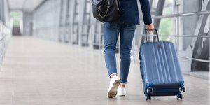 γυναίκα βαλίτσα