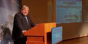 Συνεχίζονται οι εργασίες της 1ης Οικουμενικής Διάσκεψης Ελλήνων νομικών στο Μέγαρο Μουσικής