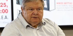 Ευάγγελος Βενιζέλος λευκο πουκαμισο