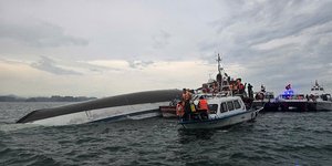 Τραγωδία στο Βιετνάμ, ανετράπη τουριστική βάρκα