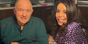 Η Βούλα Πατουλίδου με τον σύζυγό της Δημήτρη Ζαρζαβατσίδη