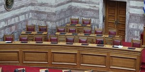 Άδεια έδρανα στη Βουλή