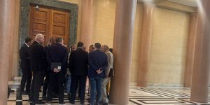 Η ΚΟ του ΠΑΣΟΚ αποχώρησε από την Ολομέλεια της Βουλής
