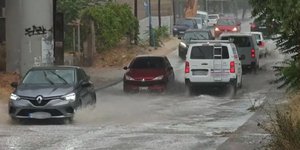 Γέμισε ο δρόμος νερά μετά από βροχόπτωση