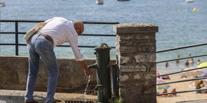 βρυση καγκελα θαλασσα 