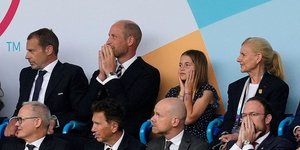 Εμφάνιση-έκπληξη της πριγκίπισσας Σάρλοτ στο πλευρό του πατέρα της