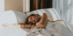 Οι 6 συνήθειες πριν τον ύπνο που κάθε γυναίκα άνω των 50 πρέπει να υιοθετήσει -Οι ειδικοί εξηγούν