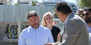 Νίκος Χαρδαλιάς στα έργα στο Παλαιό Φάληρο 