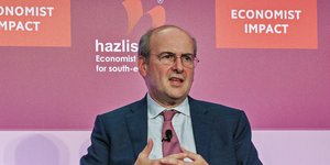 O Κωστής Χατζηδάκης στο συνέδριο του Economist